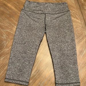 Victoria’s Secret Cropped Grey Heather Workout Leggings Size M